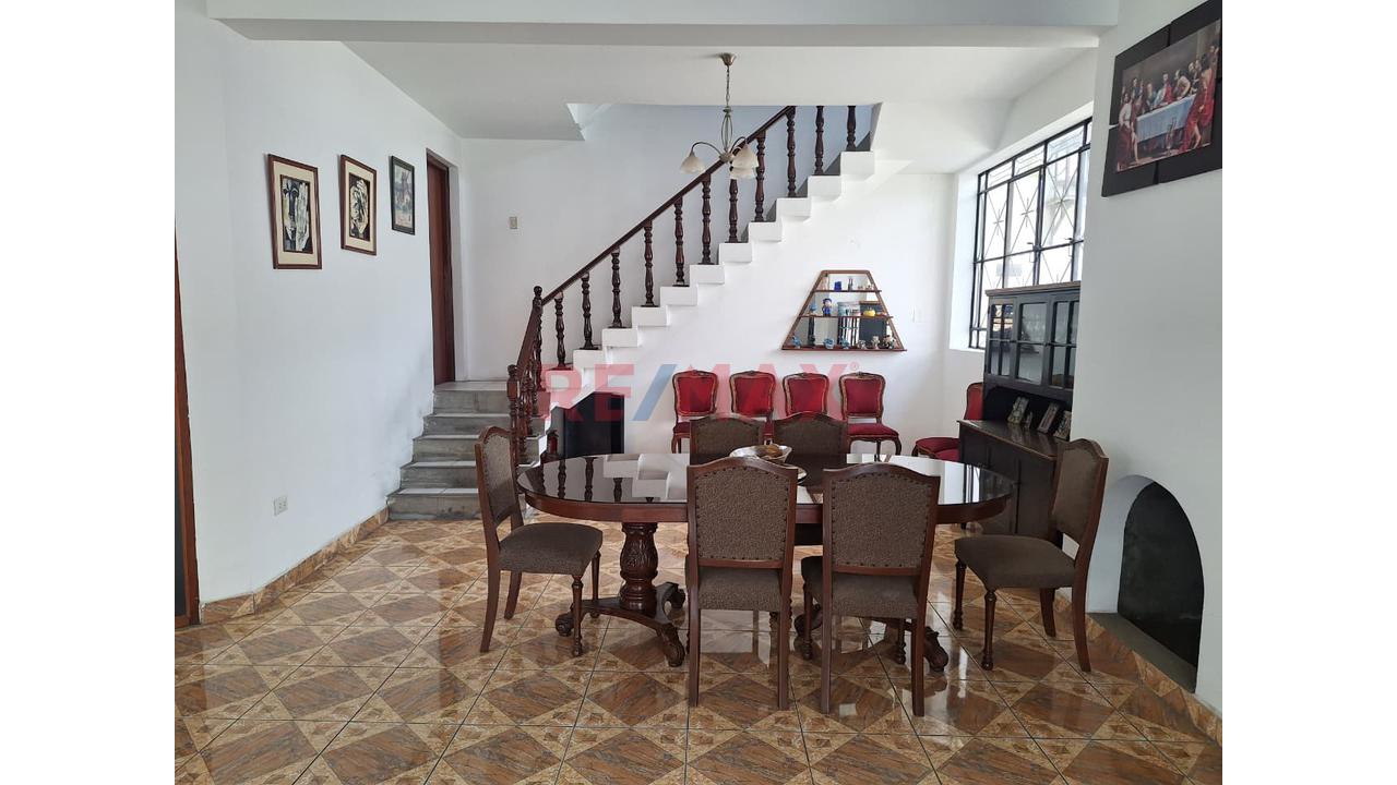 Se Vende Palacio De 4 Pisos Con Piscina En Puente Piedra - 6