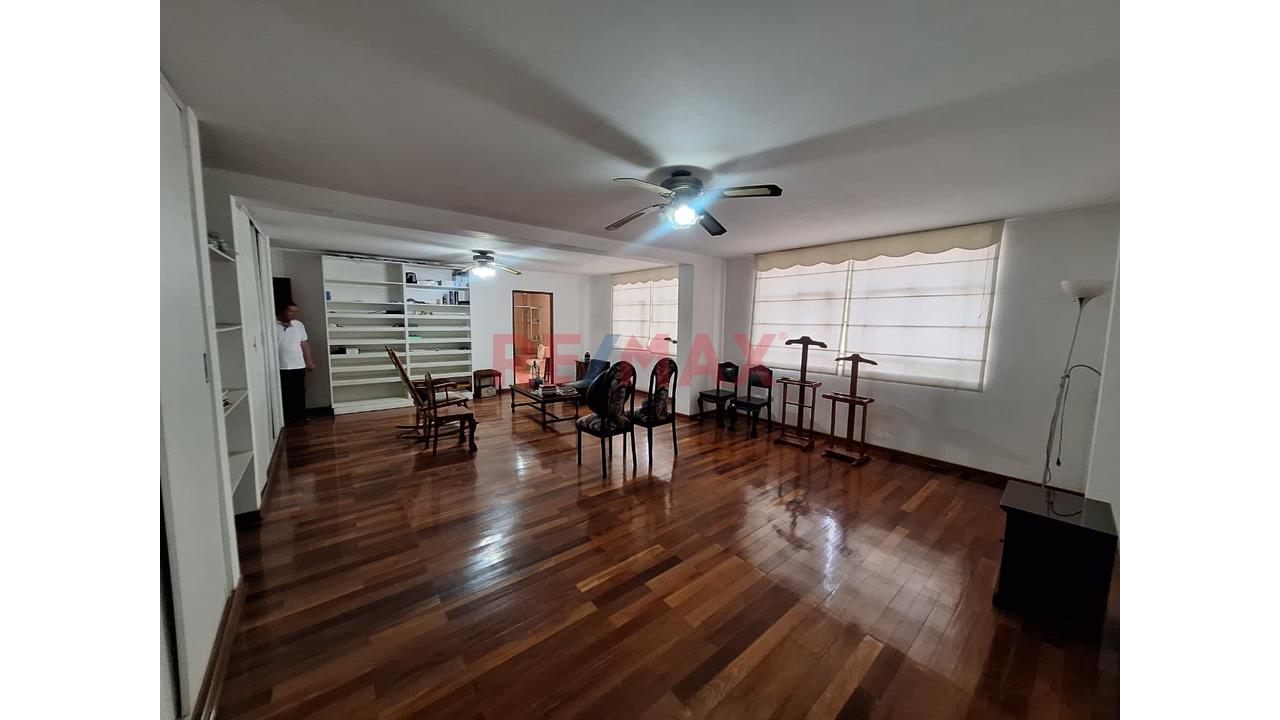 Se Vende Palacio De 4 Pisos Con Piscina En Puente Piedra - 12