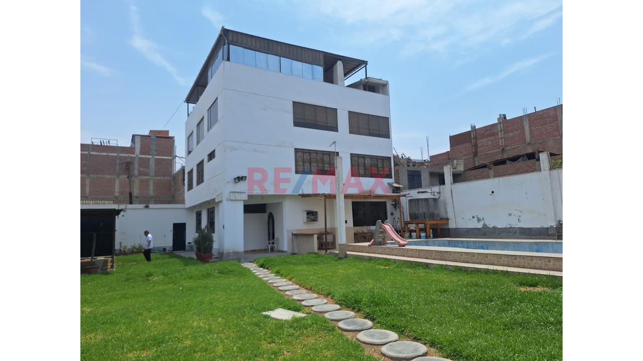 Se Vende Palacio De 4 Pisos Con Piscina En Puente Piedra - 13