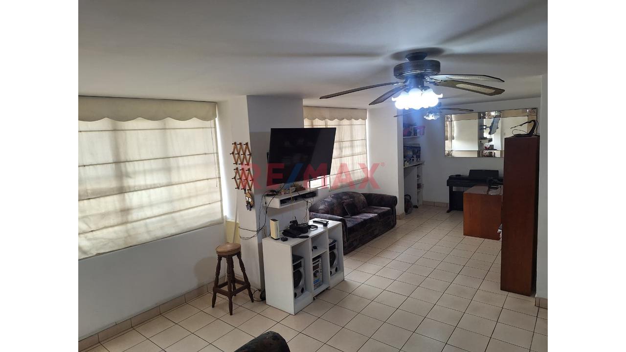 Se Vende Palacio De 4 Pisos Con Piscina En Puente Piedra - 17