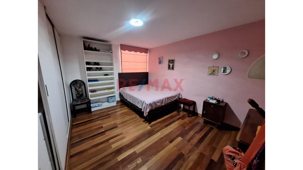 Se Vende Palacio De 4 Pisos Con Piscina En Puente Piedra — foto 12