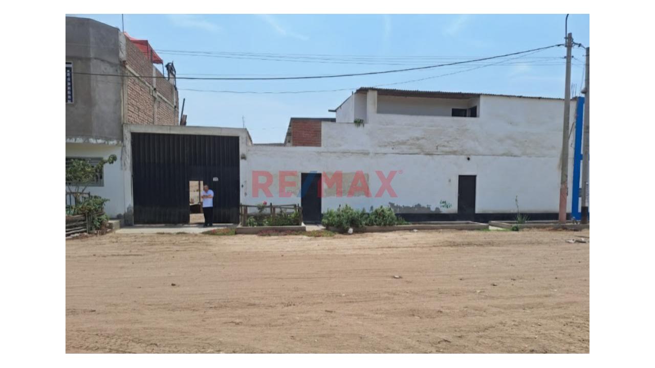 Se Vende Palacio De 4 Pisos Con Piscina En Puente Piedra - 2