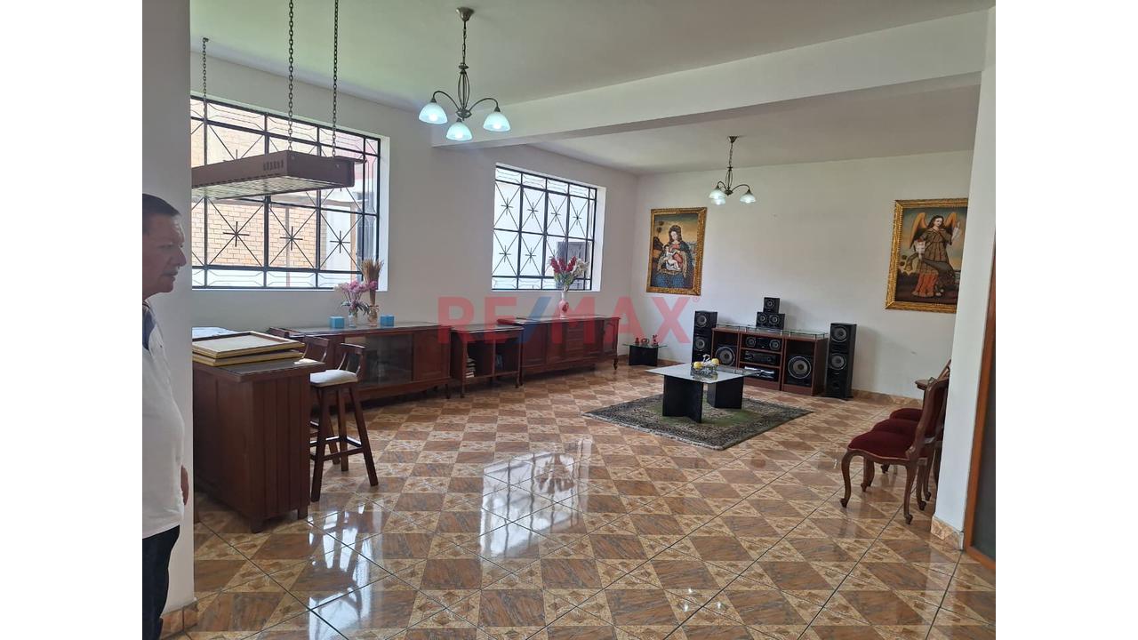 Se Vende Palacio De 4 Pisos Con Piscina En Puente Piedra — foto 15