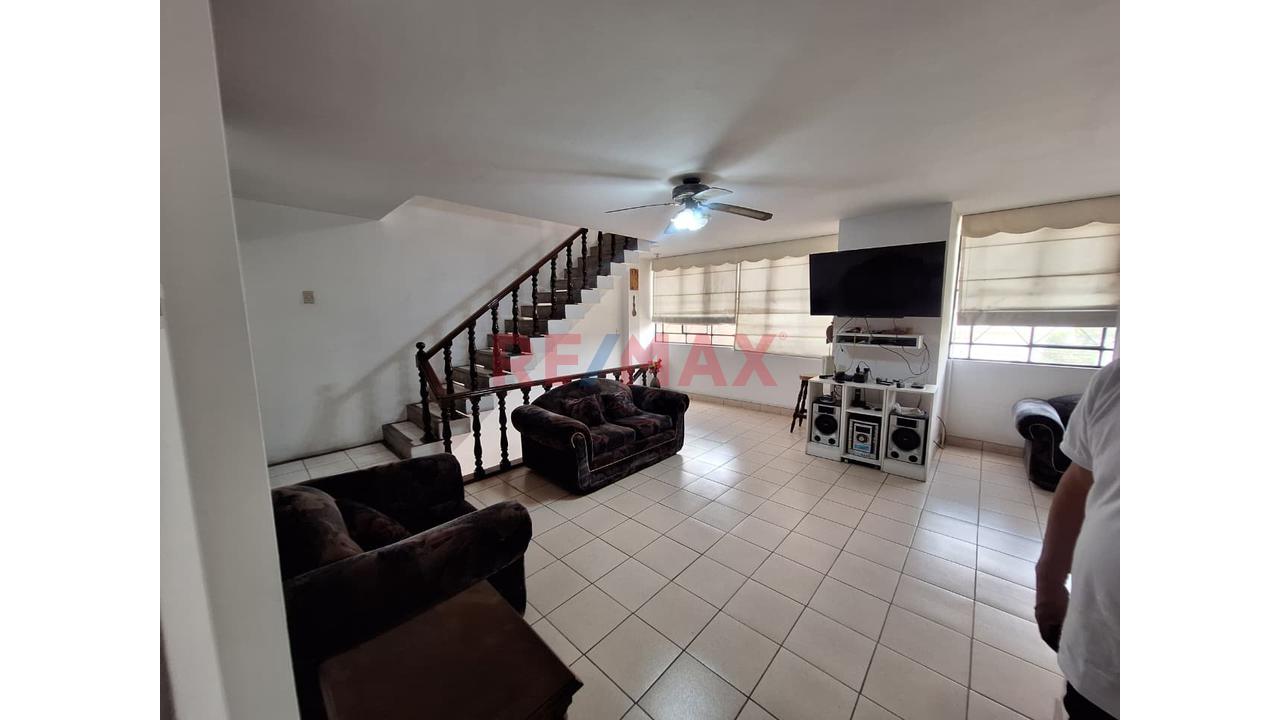 Se Vende Palacio De 4 Pisos Con Piscina En Puente Piedra - 14