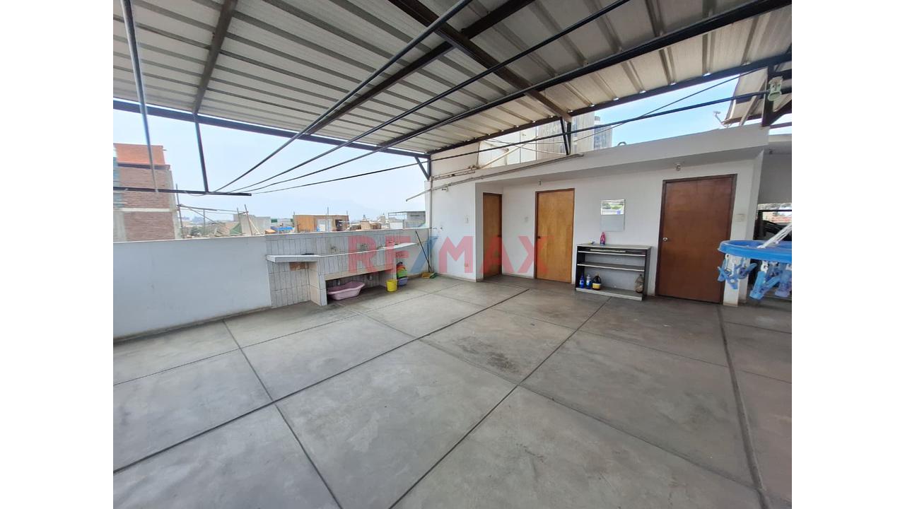 Se Vende Palacio De 4 Pisos Con Piscina En Puente Piedra - 19