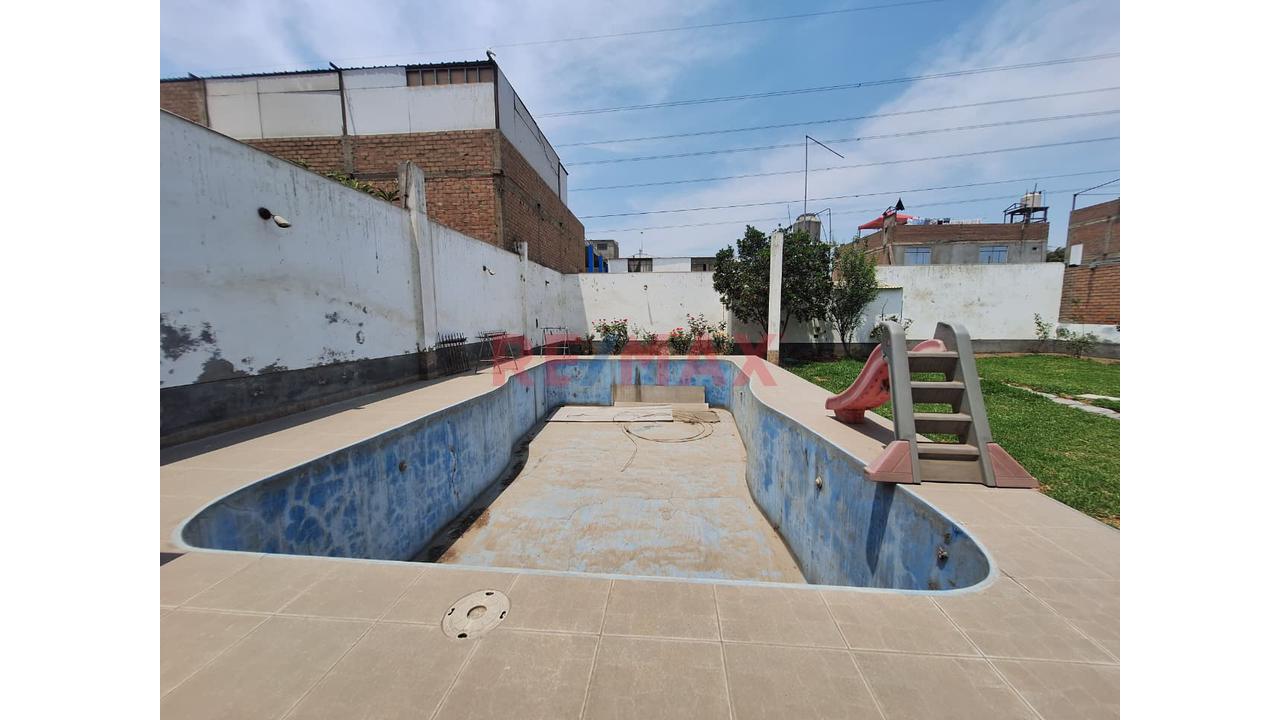 Se Vende Palacio De 4 Pisos Con Piscina En Puente Piedra - 10