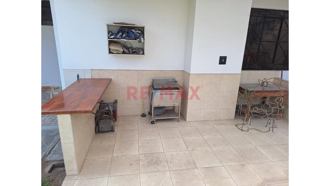 Se Vende Palacio De 4 Pisos Con Piscina En Puente Piedra - 5
