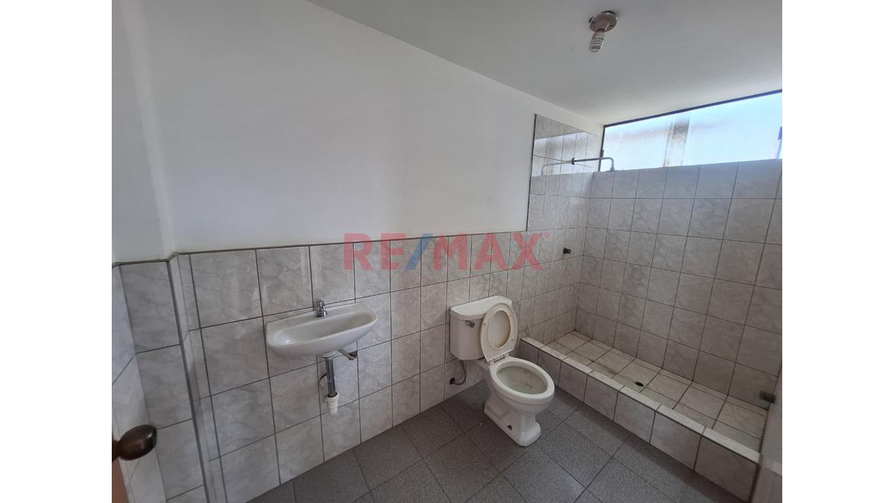 Se Vende Palacio De 4 Pisos Con Piscina En Puente Piedra — foto 4