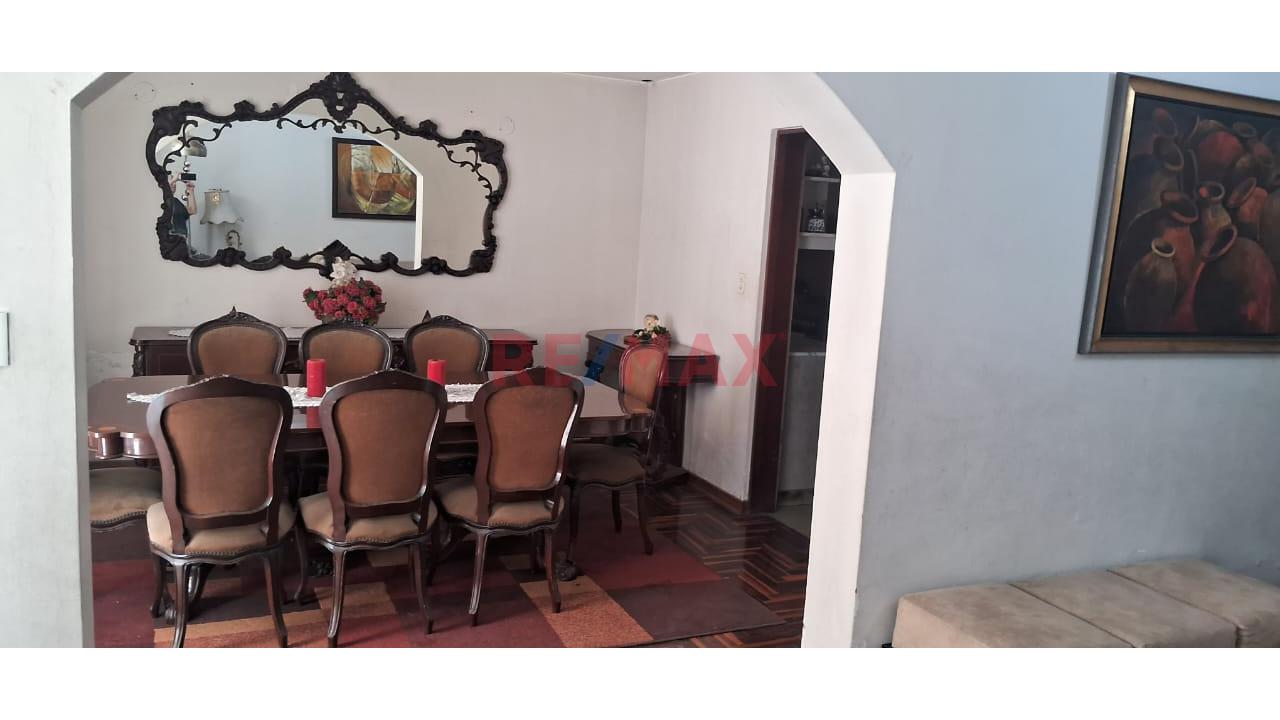 Venta De Casa De 3 Niveles En La Molina — foto 3