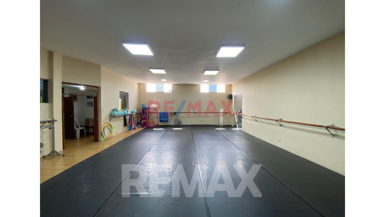 Venta De Casa De 3 Niveles En La Molina — foto 9
