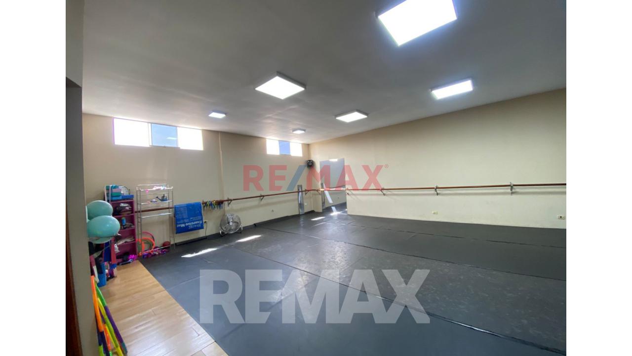 Venta De Casa De 3 Niveles En La Molina — foto 8
