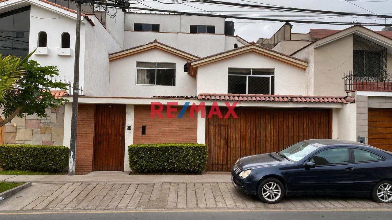 Venta De Casa De 3 Niveles En La Molina