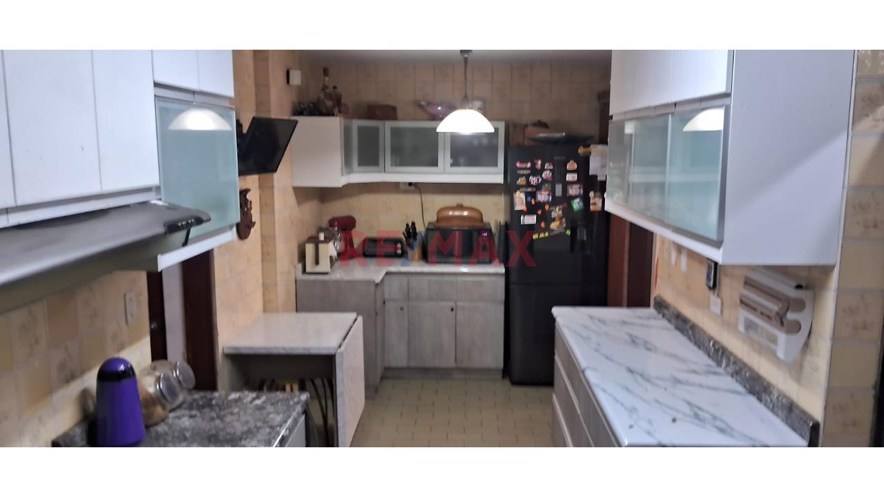 Venta De Casa De 3 Niveles En La Molina — foto 2