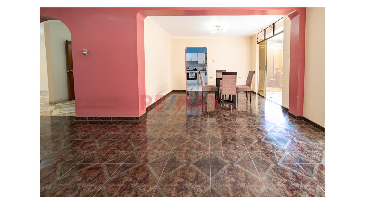 Vendo Hermosa Y Amplia Casa En La Molina 🏡🏡 - 3