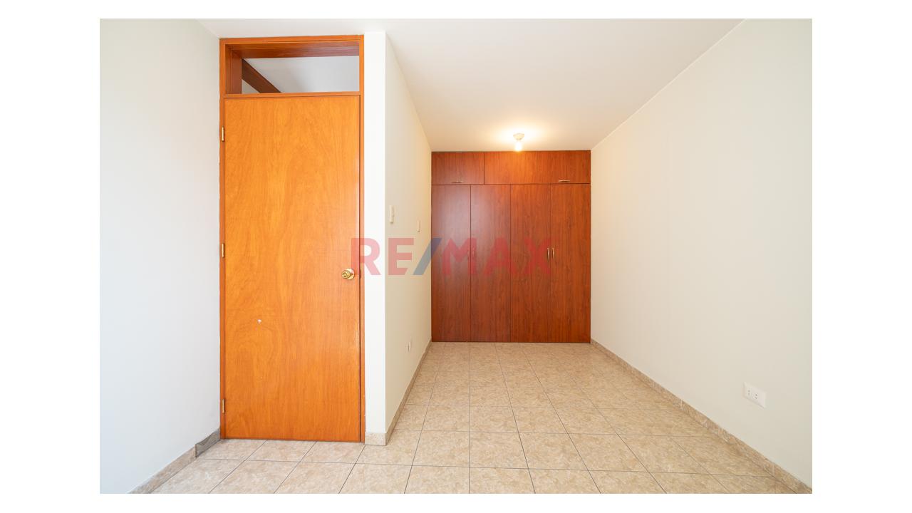 Vendo Hermosa Y Amplia Casa En La Molina 🏡🏡 - 9