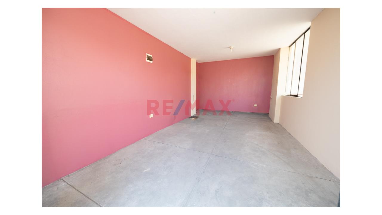 Vendo Hermosa Y Amplia Casa En La Molina 🏡🏡 - 8