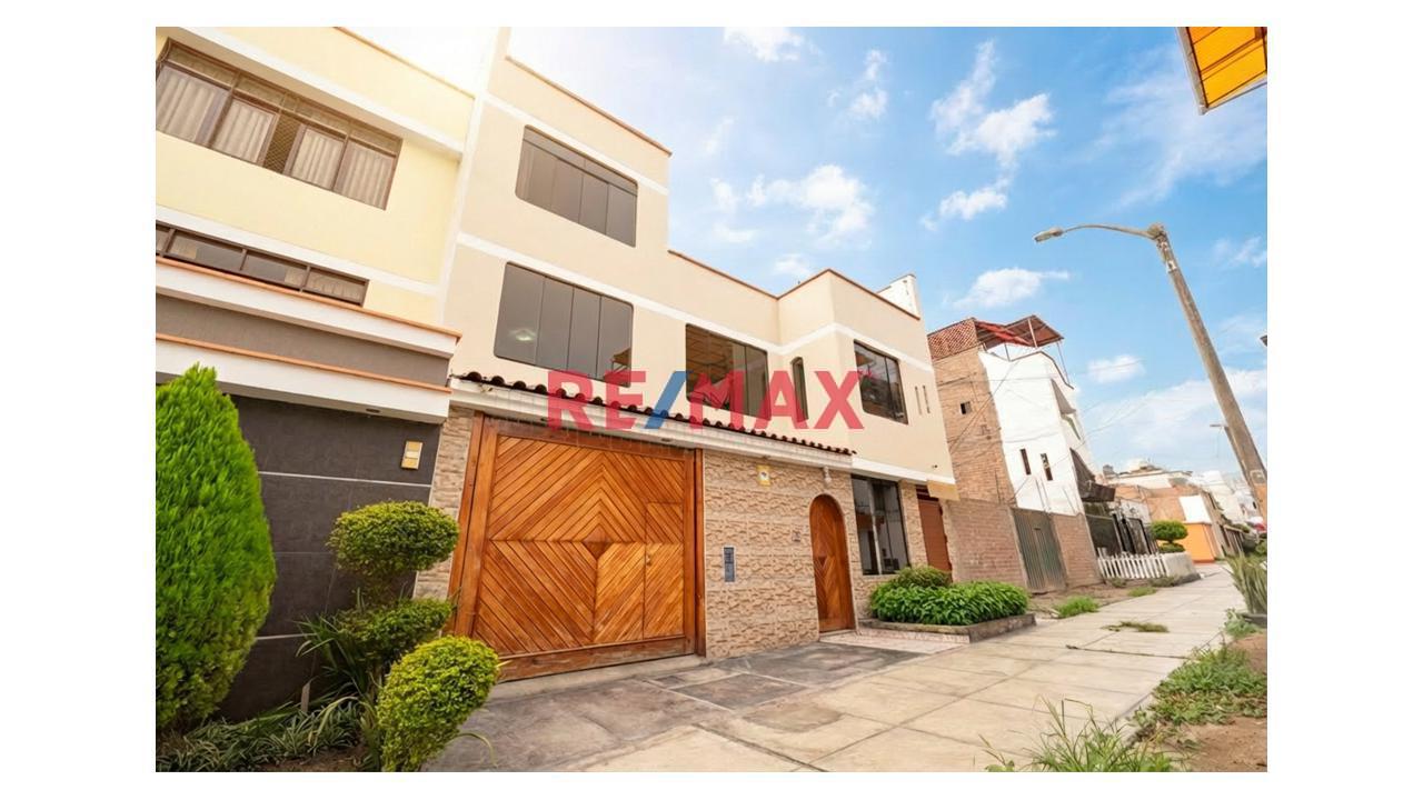 Vendo Hermosa Y Amplia Casa En La Molina 🏡🏡 - 1