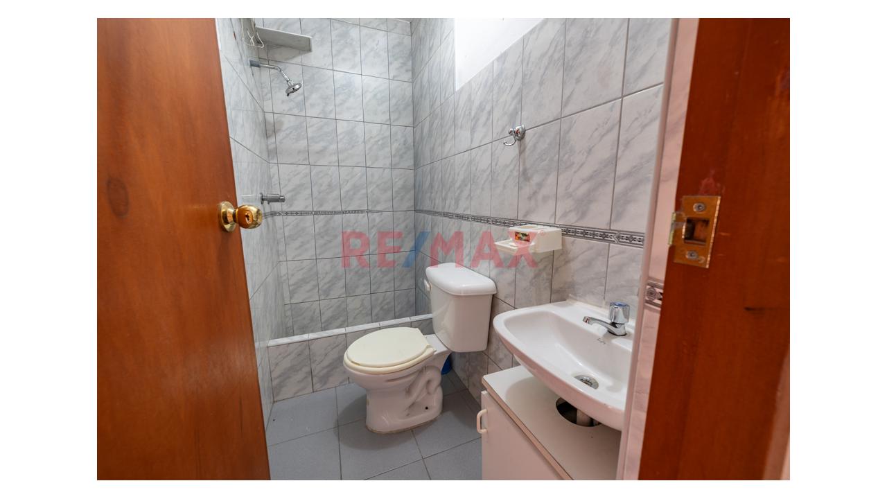 Vendo Hermosa Y Amplia Casa En La Molina 🏡🏡 - 13