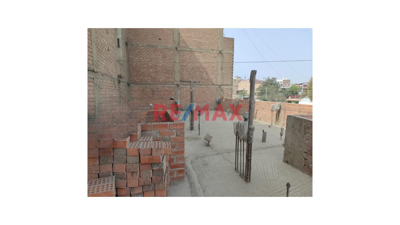 Oportunidad En Ate: Casa  Rebajada A Us$ 249,000.00 De 2 Pisos Con Azotea Y Proyección Para 5 Pisos (Negociable) — foto 13