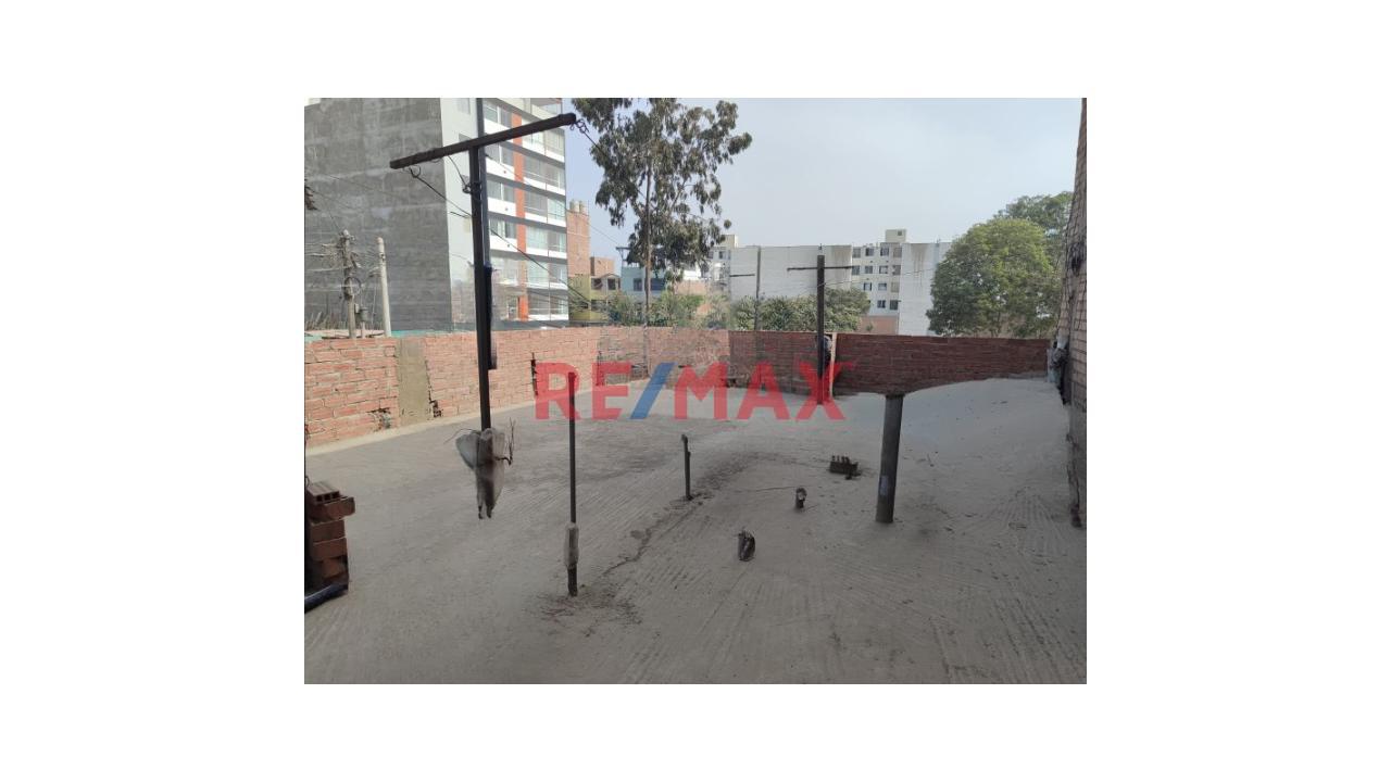 Oportunidad En Ate: Casa  Rebajada A Us$ 249,000.00 De 2 Pisos Con Azotea Y Proyección Para 5 Pisos (Negociable) — foto 14
