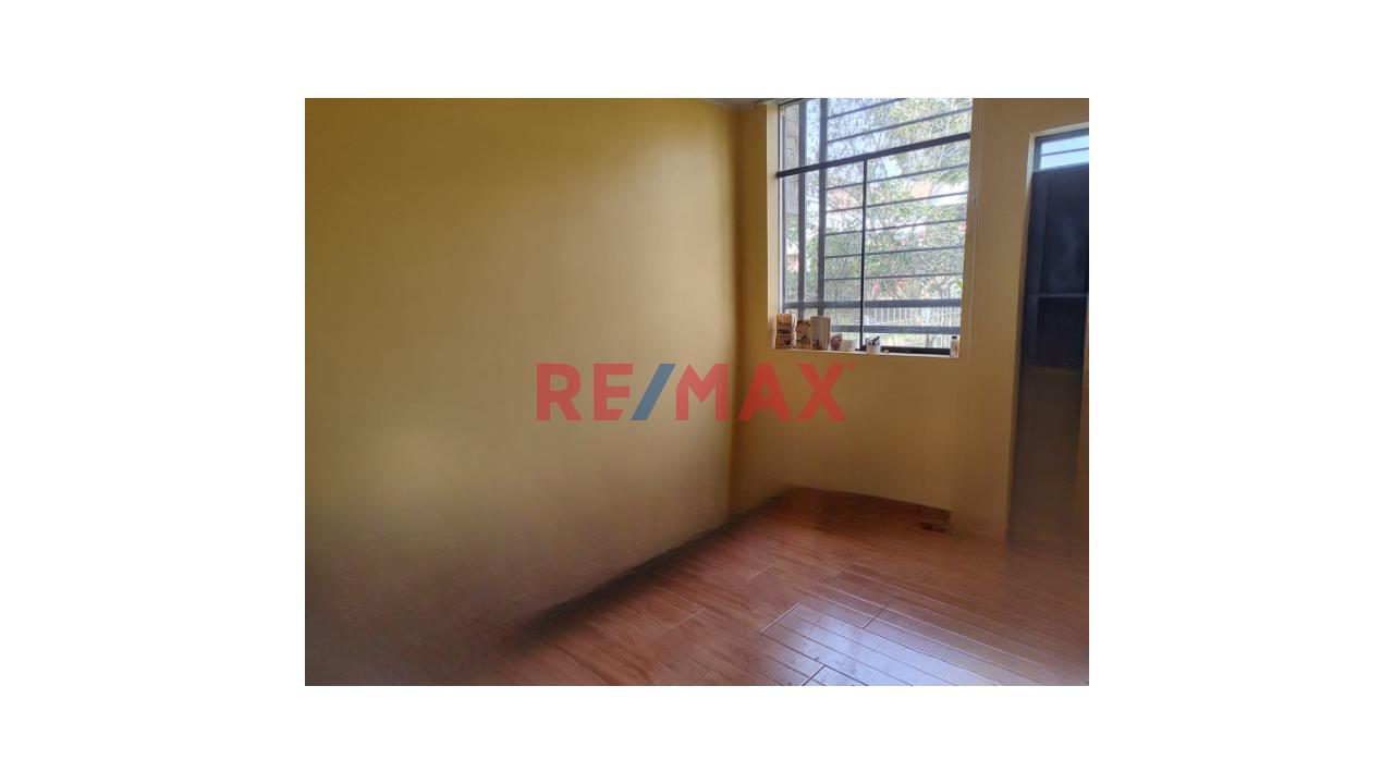 Oportunidad En Ate: Casa  Rebajada A Us$ 249,000.00 De 2 Pisos Con Azotea Y Proyección Para 5 Pisos (Negociable) — foto 3