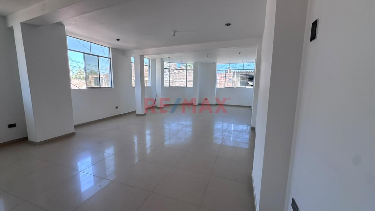 🏢✨Se Alquila Edificio En Esquina En El Corazón De Monsefú ✨🏢 - 3