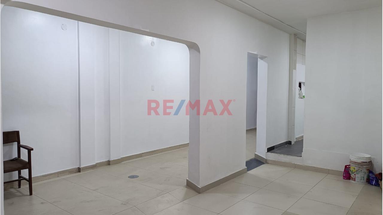 Alquiler De Local Comercial En Zona Altamente Comerciable - 2