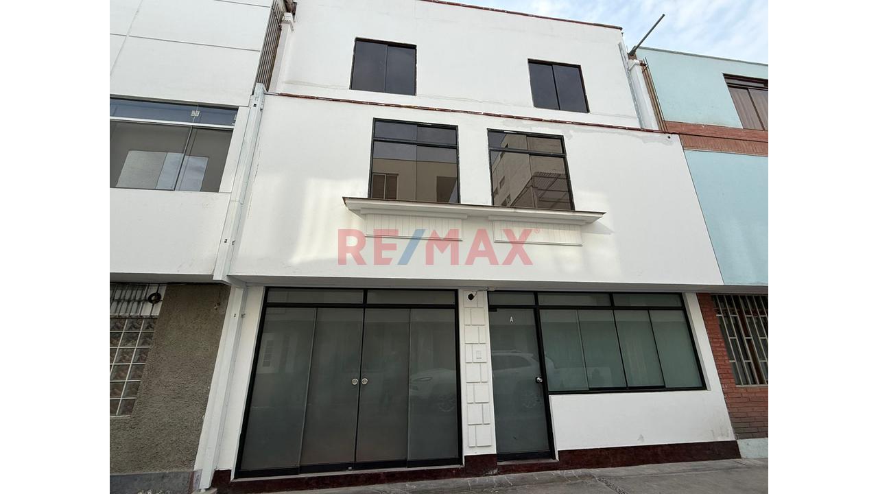 ¡Vive A Pasos Del Malecón! Casa En Quinta En Miraflores – Sin Mantenimiento