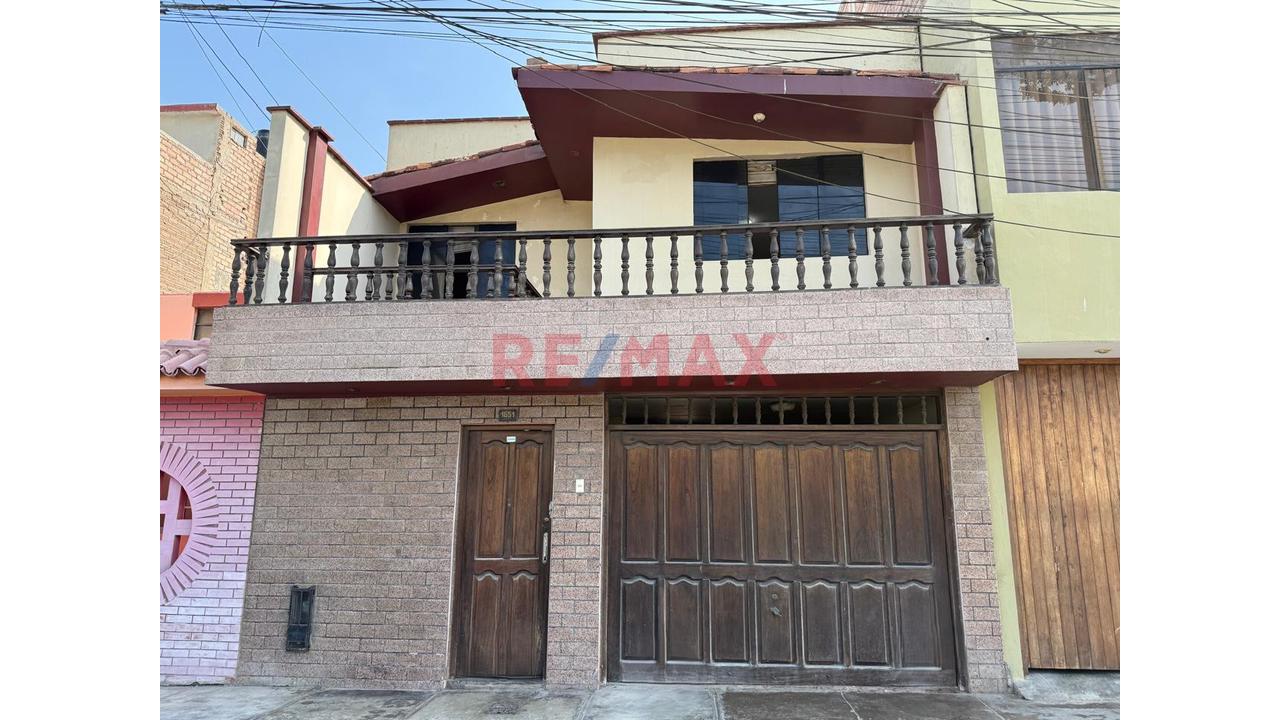 Vendo Casa De Dos Pisos En La Perla - 1