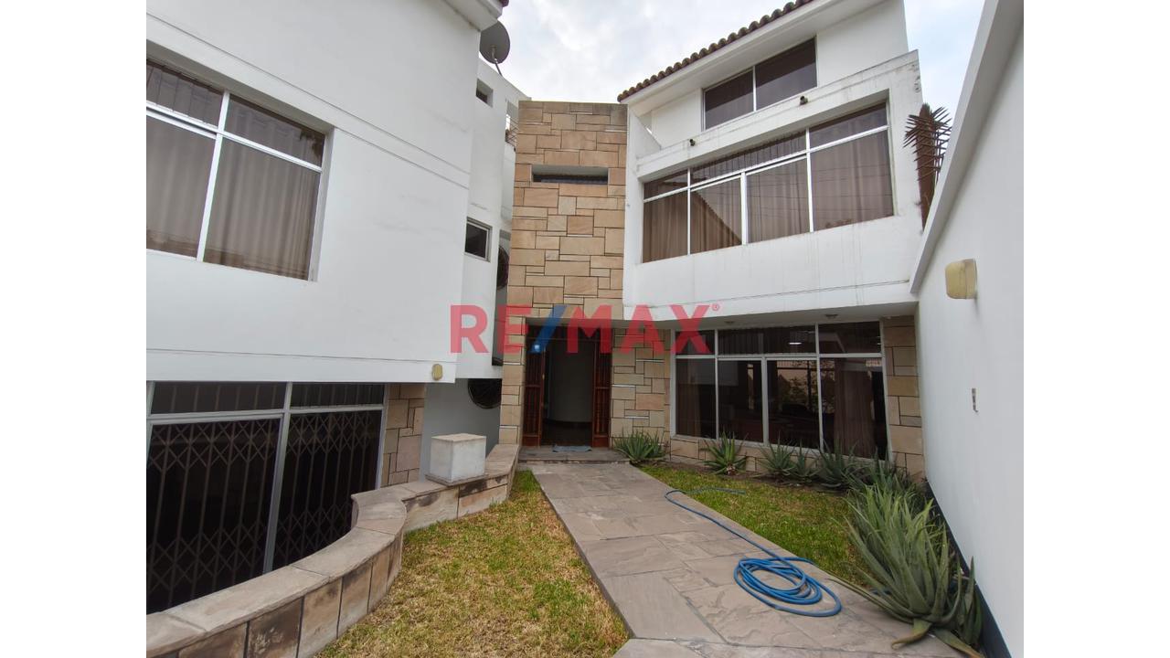 Se Alquila Casa En Av.Cerro Grande Surco