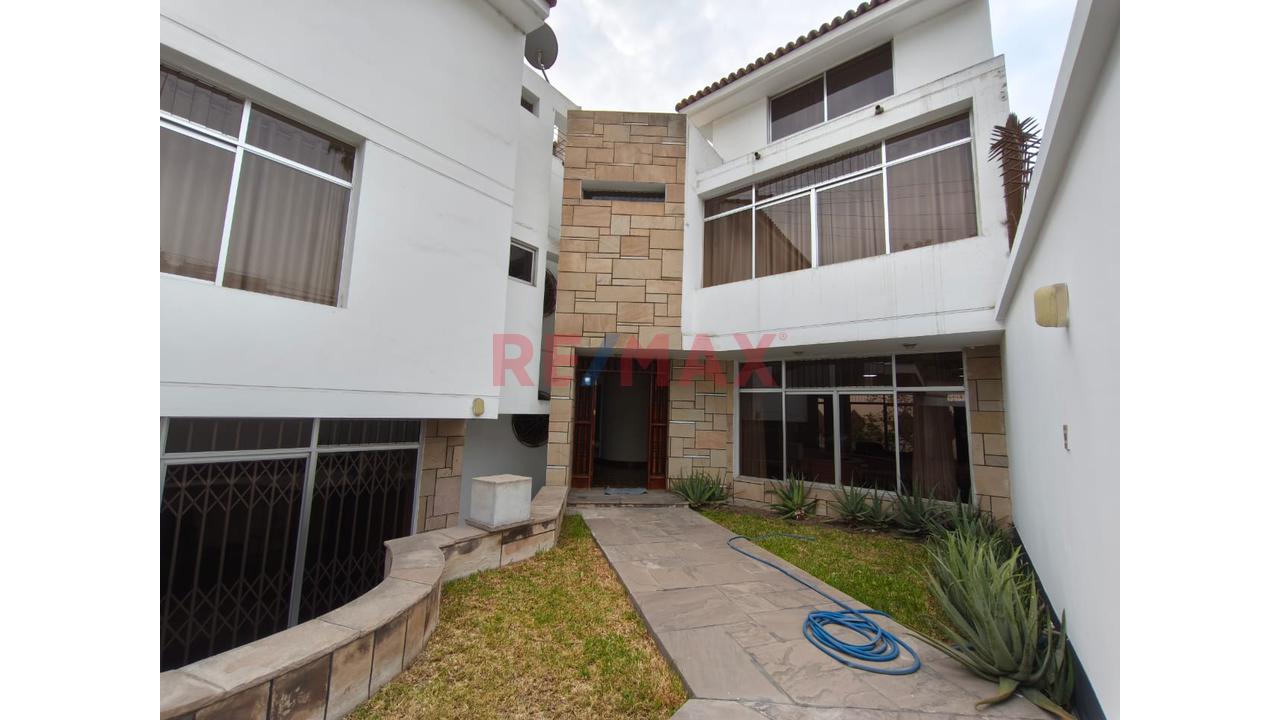 Se Alquila Casa En Av.Cerro Grande Surco - 8