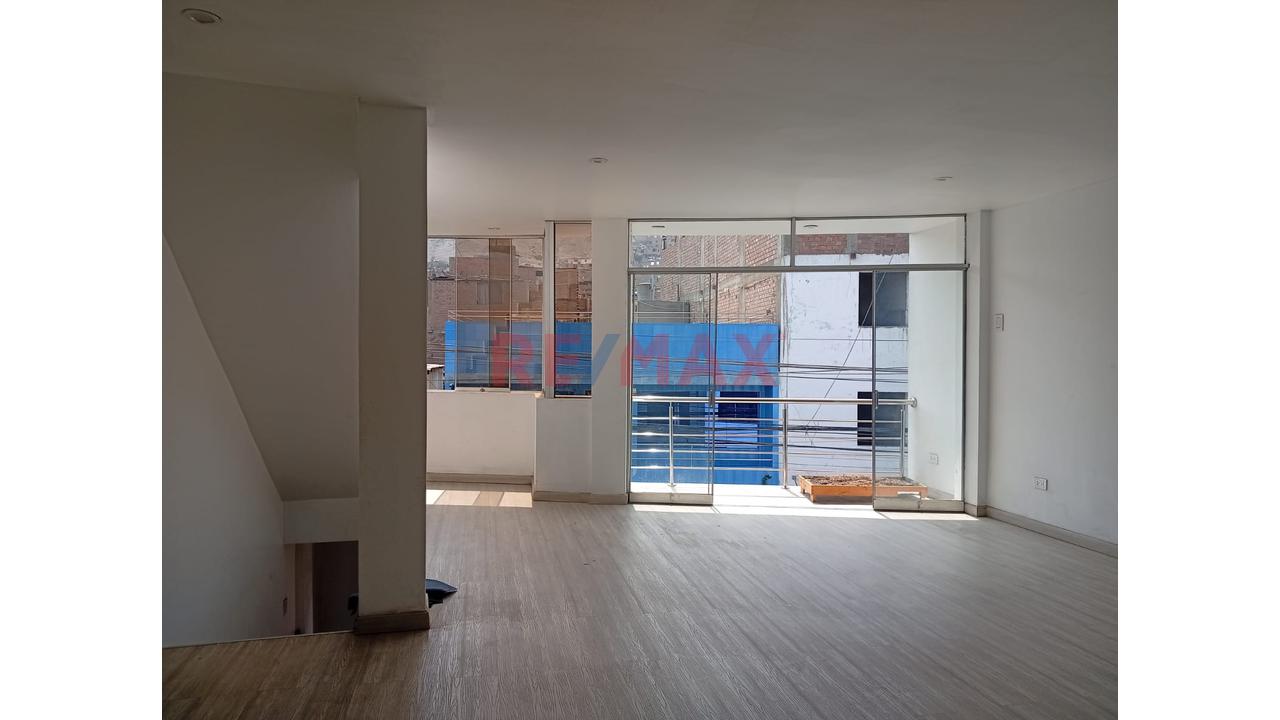 Se Alquila Elegante Y Moderno  Departamento Triplex   A 2 Cuadras De La Avenida Túpac Amarú Km12  Frente A La Ex Reniec - Comas — foto 9