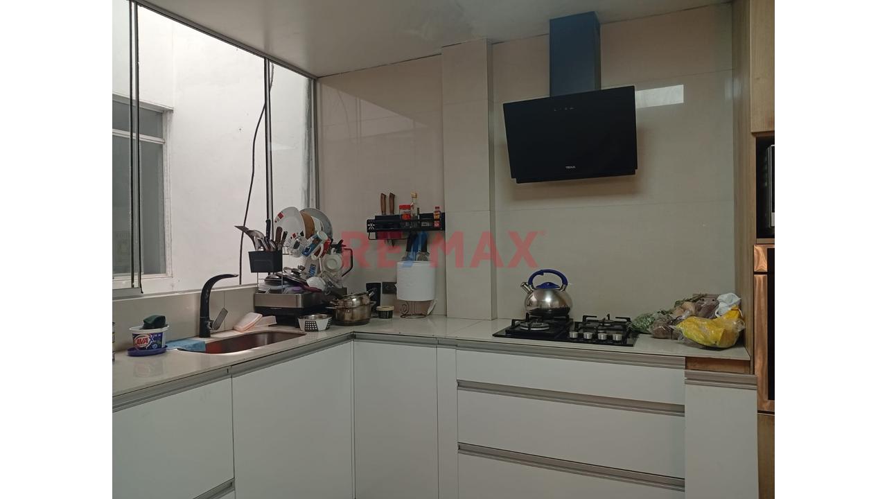 Se Alquila Elegante Y Moderno  Departamento Triplex   A 2 Cuadras De La Avenida Túpac Amarú Km12  Frente A La Ex Reniec - Comas — foto 7