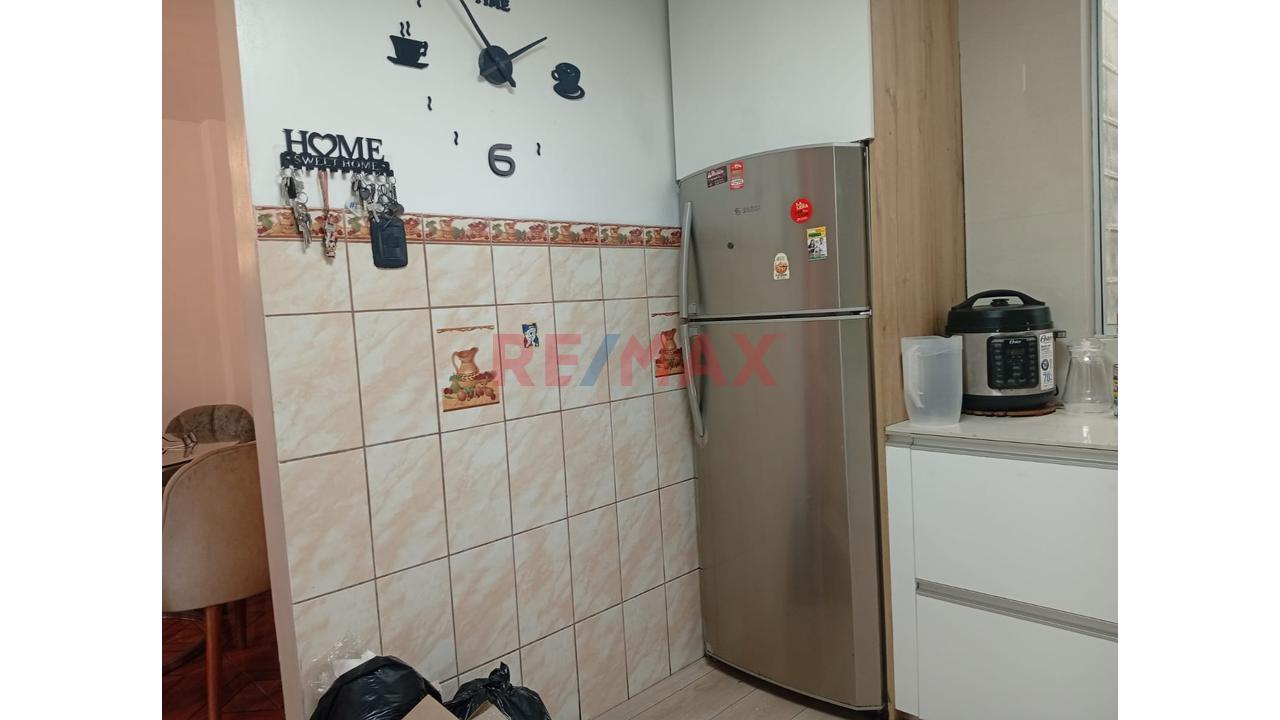 Se Alquila Elegante Y Moderno  Departamento Triplex   A 2 Cuadras De La Avenida Túpac Amarú Km12  Frente A La Ex Reniec - Comas — foto 4