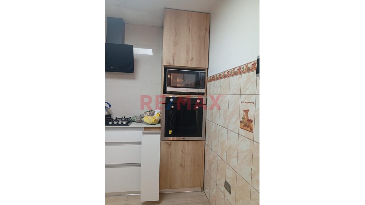Se Alquila Elegante Y Moderno  Departamento Triplex   A 2 Cuadras De La Avenida Túpac Amarú Km12  Frente A La Ex Reniec - Comas — foto 3
