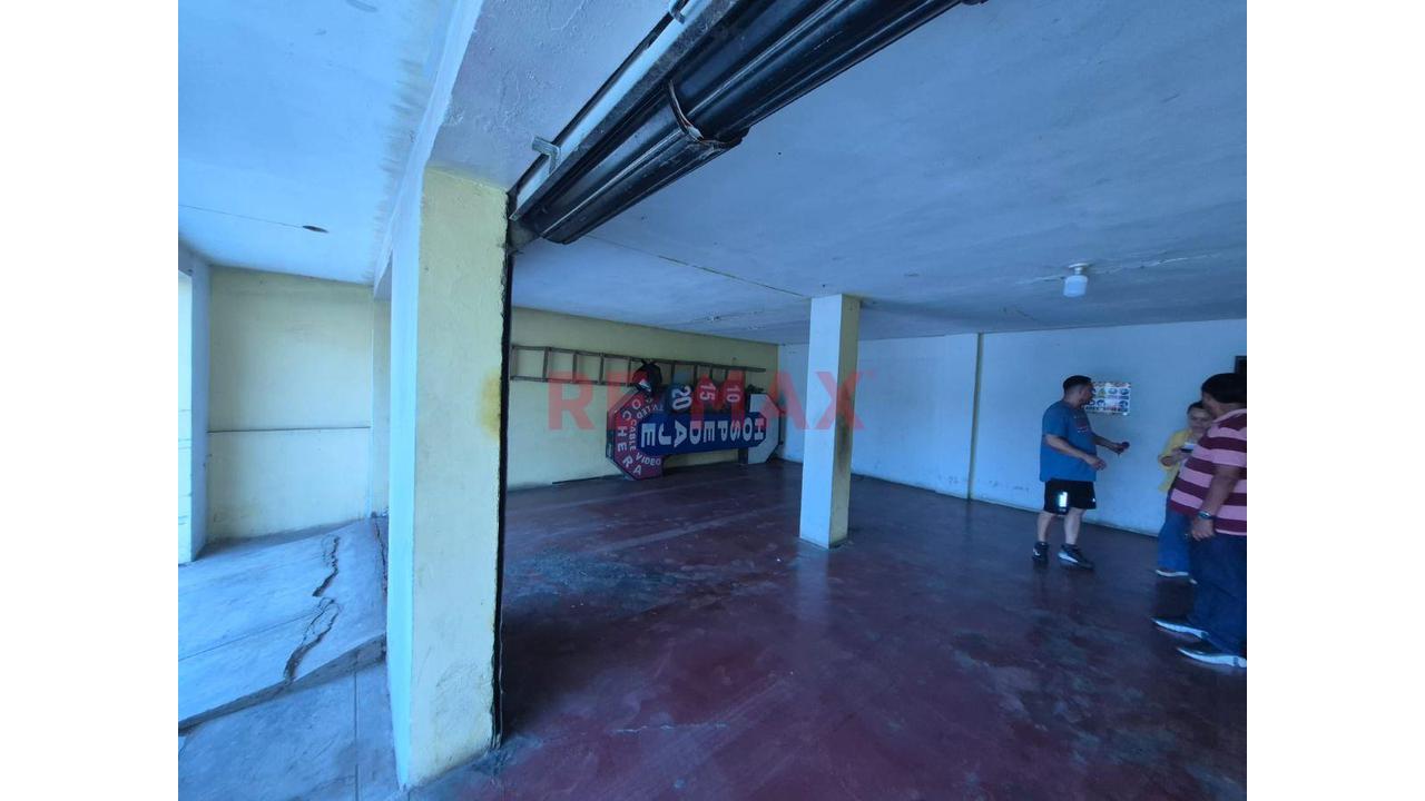 Casa de 12 dormitorios y 12 baños ubicado en Comas Casa de 12 dormitorios y 12 baños ubicado en Comas