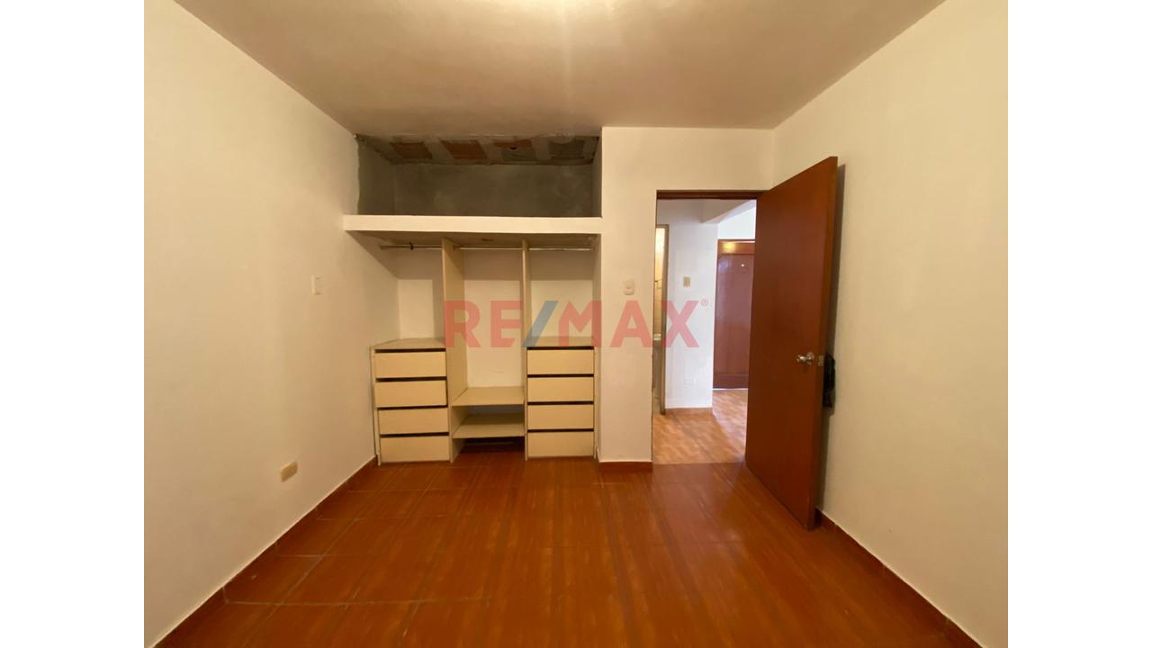 Venta De Casa De 3 Pisos Con Departamento Independiente - San Juan De Miraflores - 7