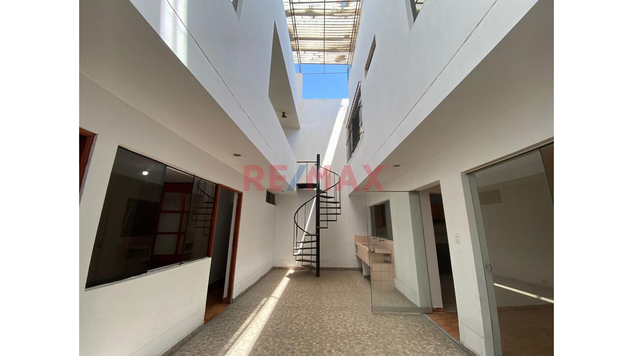 Venta De Casa De 3 Pisos Con Departamento Independiente - San Juan De Miraflores - 9
