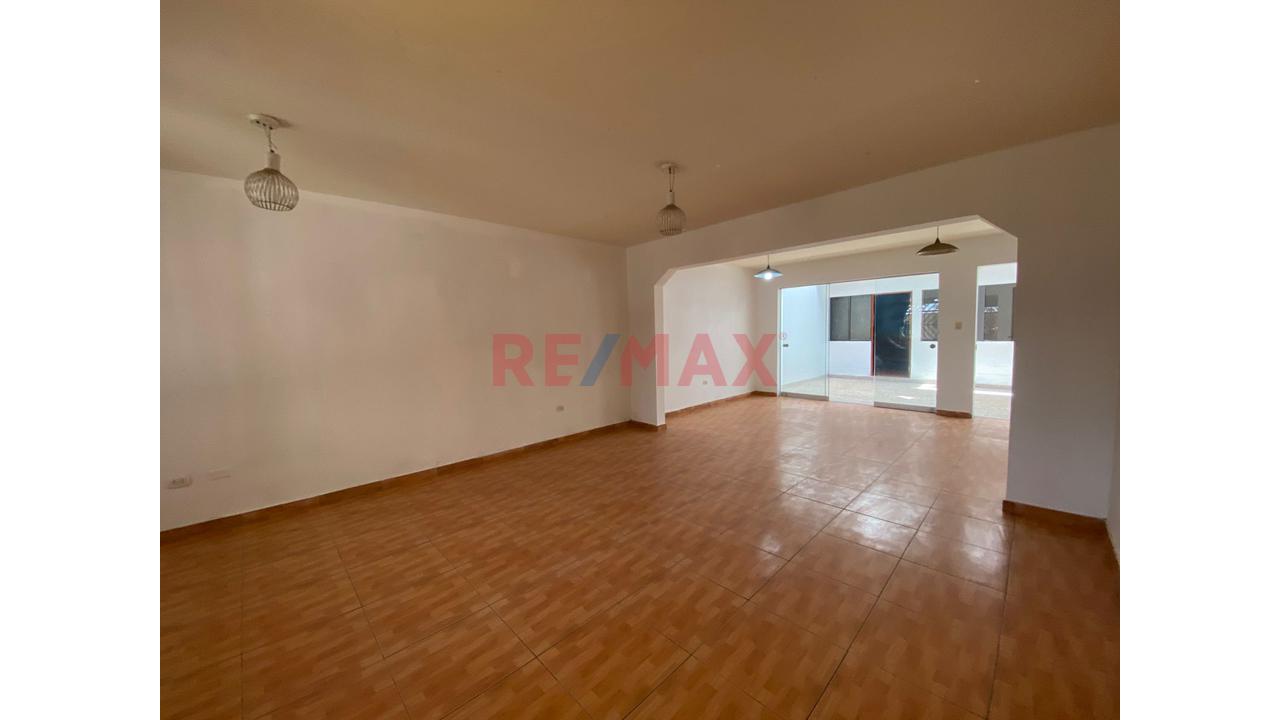 Venta De Casa De 3 Pisos Con Departamento Independiente - San Juan De Miraflores - 5