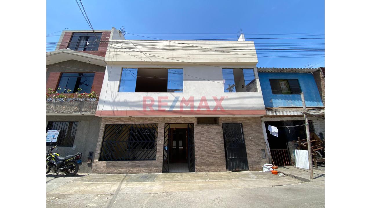 Venta De Casa De 3 Pisos Con Departamento Independiente - San Juan De Miraflores - 1