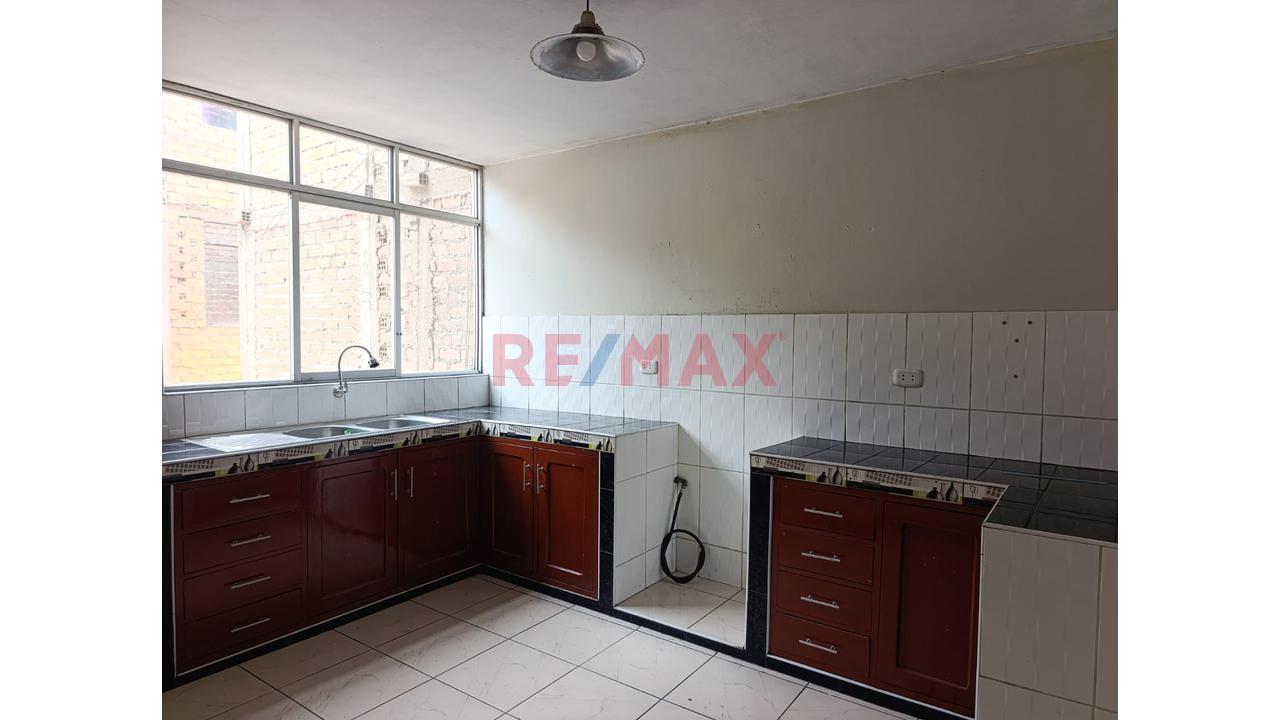 Amplio Departamento De 107 M² Frente A Parque – Los Olivos - 12