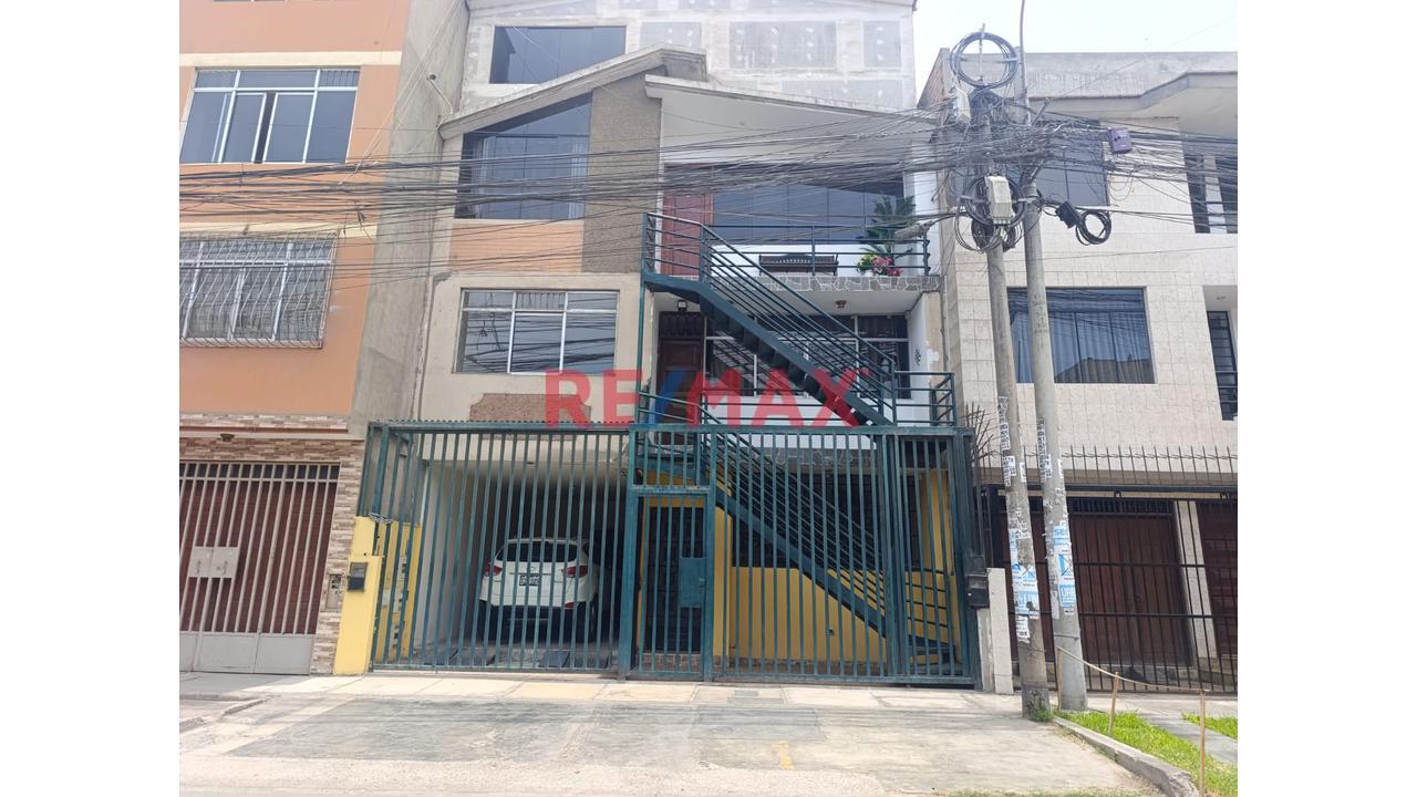 Amplio Departamento De 107 M² Frente A Parque – Los Olivos - 1