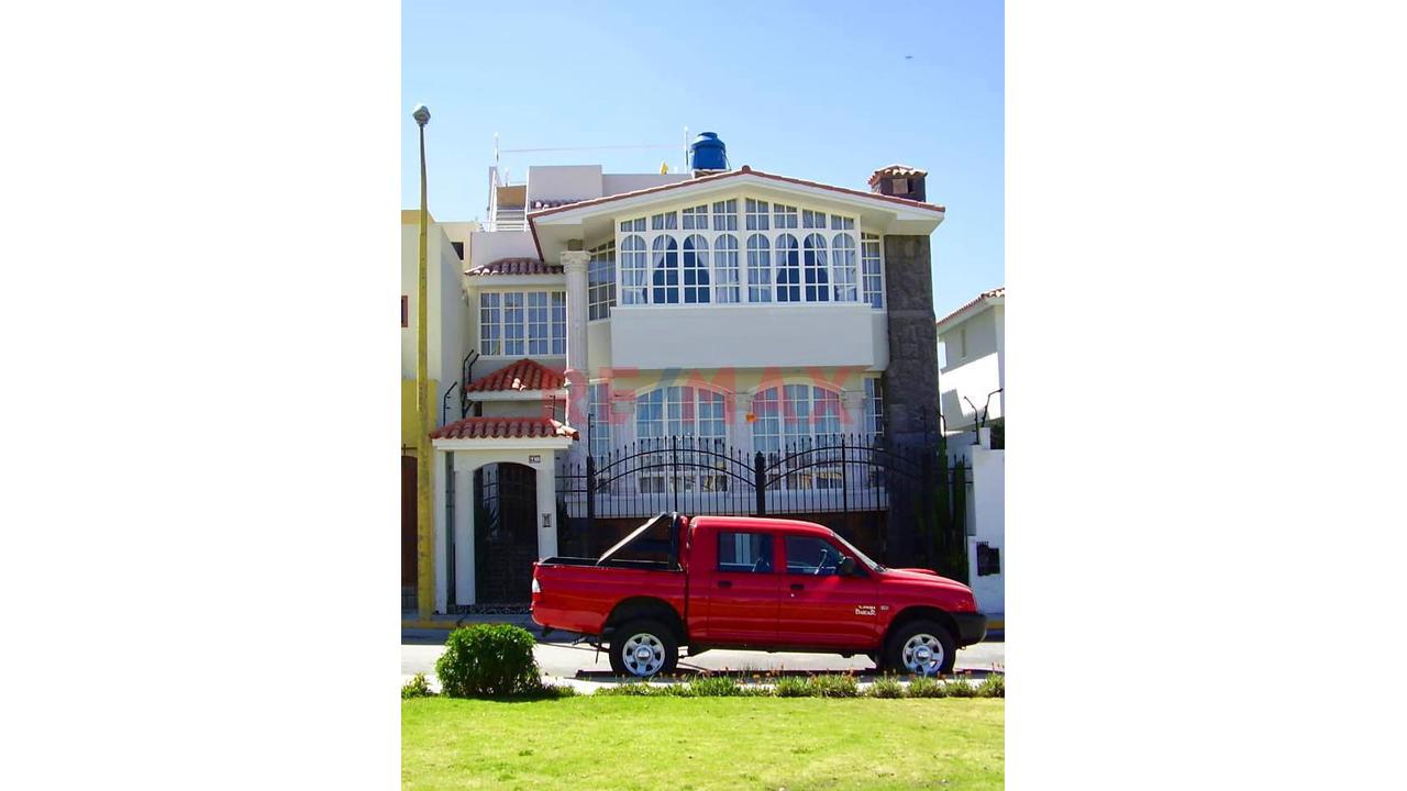 Casa Exclusiva Frente A Parque En Yanahuara — foto 2