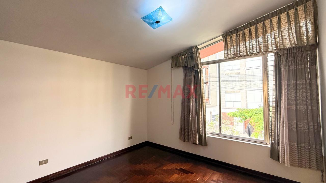 En Venta Hermosa Y Amplia Casa En Esquina Con Doble Frente 495Mt2 En Exclusiva Zona De San Isidro - 13