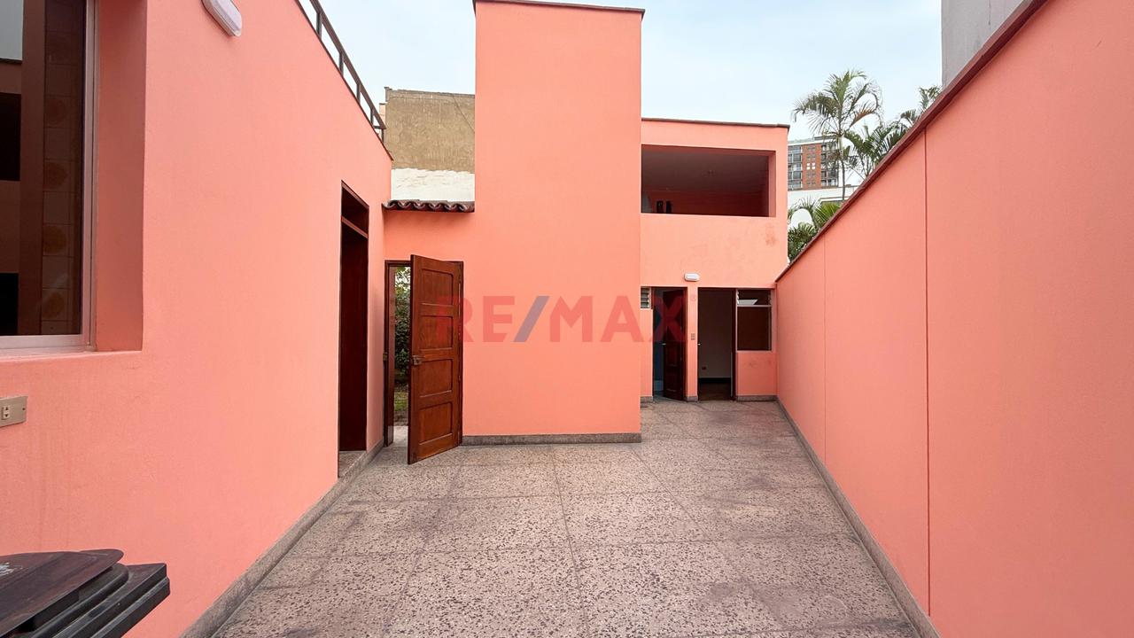 En Venta Hermosa Y Amplia Casa En Esquina Con Doble Frente 495Mt2 En Exclusiva Zona De San Isidro - 20