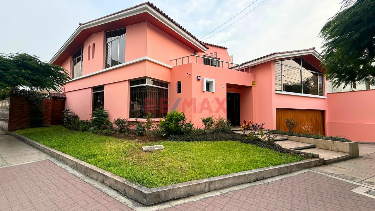 En Venta Hermosa Y Amplia Casa En Esquina Con Doble Frente 495Mt2 En Exclusiva Zona De San Isidro - 2