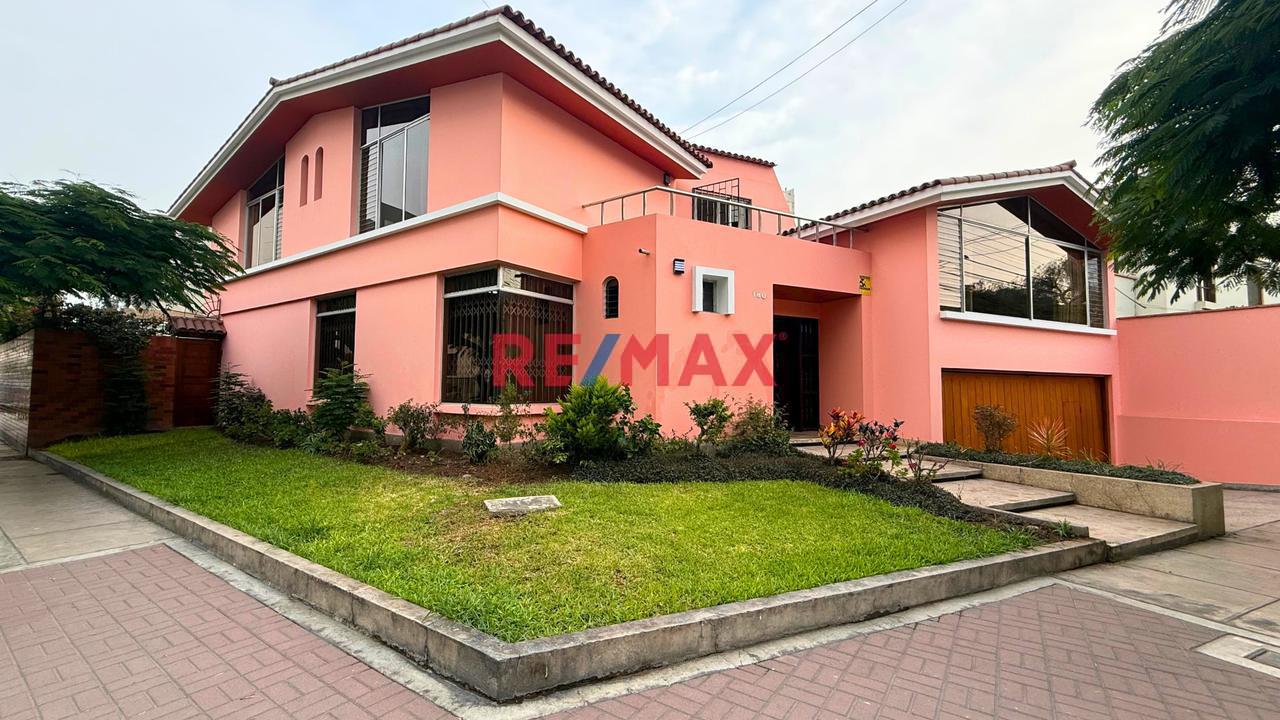 En Venta Hermosa Y Amplia Casa En Esquina Con Doble Frente 495Mt2 En Exclusiva Zona De San Isidro - 1
