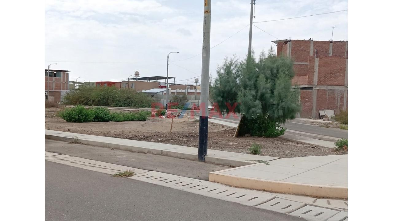 El Terreno En Esquina Que Esperabas Encontrar En La Urb. Las Palmeras - 1