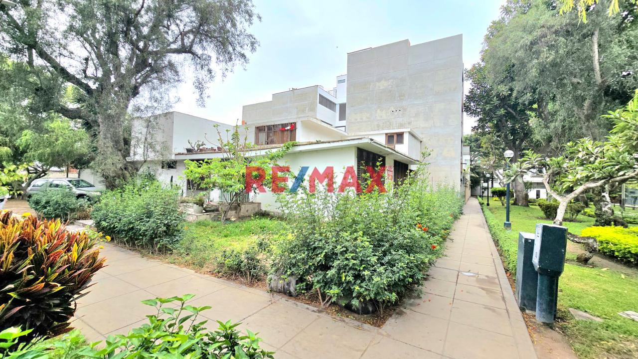 Casa Como Terreno At 405 M² En Aurora – Miraflores | Frente A Parque | 3 Frentes - 1