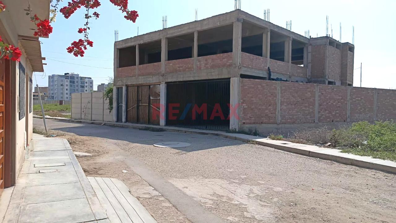 Excelente Terreno En Venta En La Exclusiva Urb. Villa Del Norte - Con Doble Frente - Accesos Independientes - 5